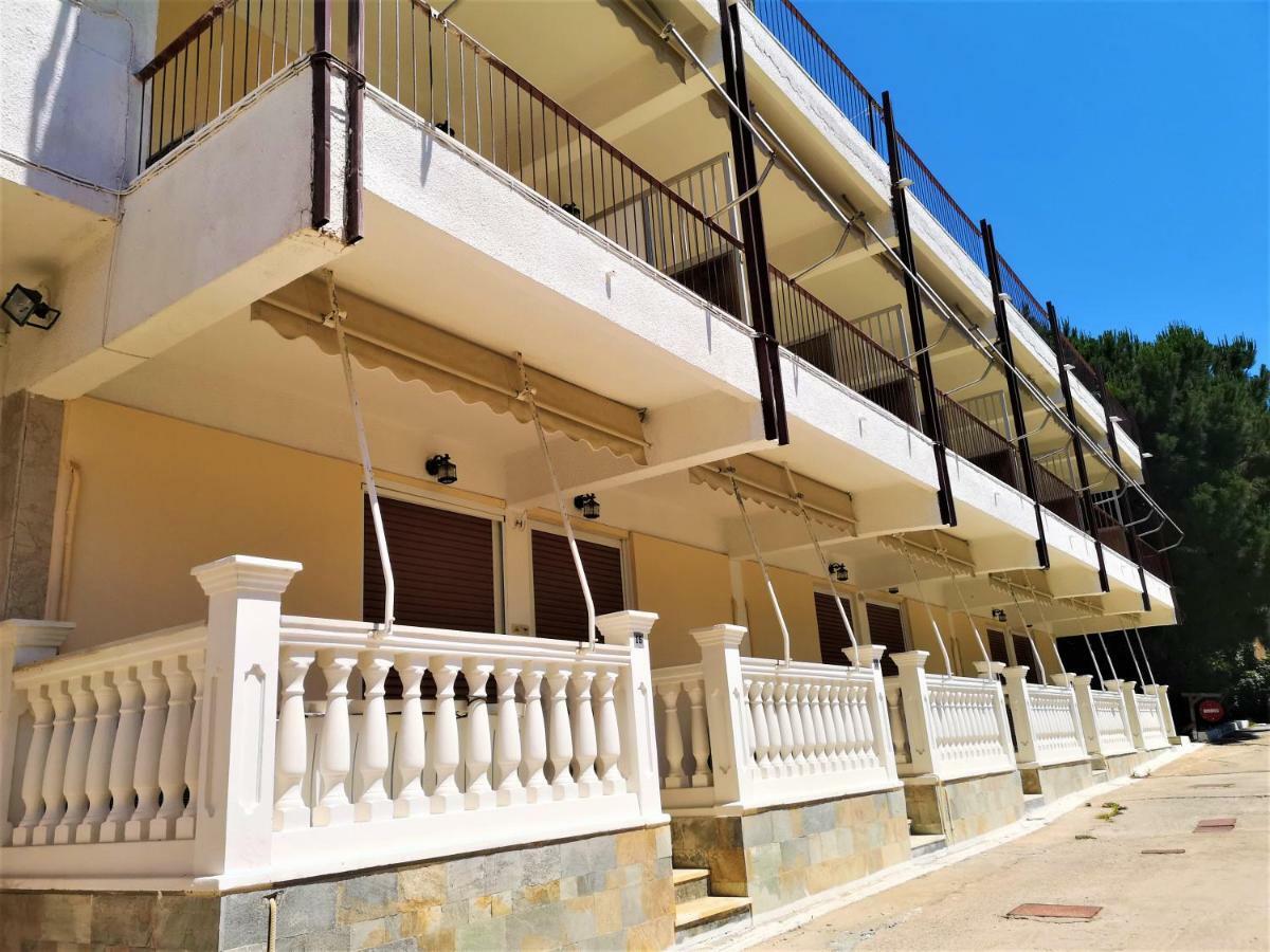 Neorio Studios Poros Town Bagian luar foto