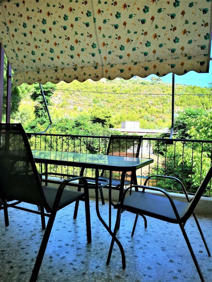 Neorio Studios Poros Town Bagian luar foto