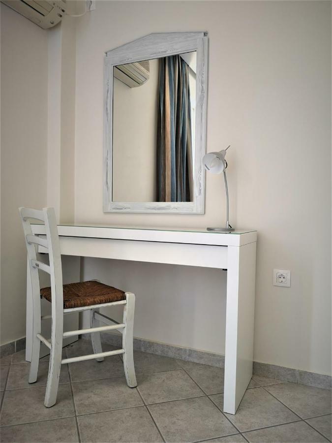 Neorio Studios Poros Town Bagian luar foto